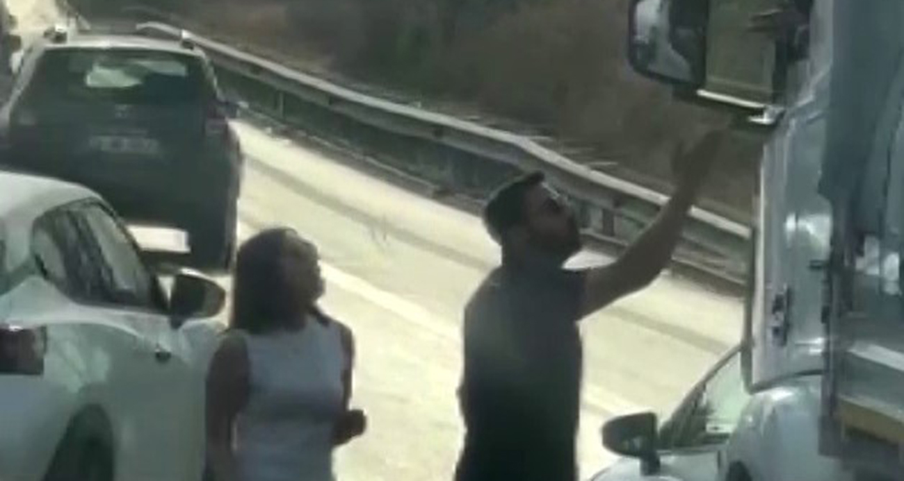 Yol kesip sürücüyle tartıştılar