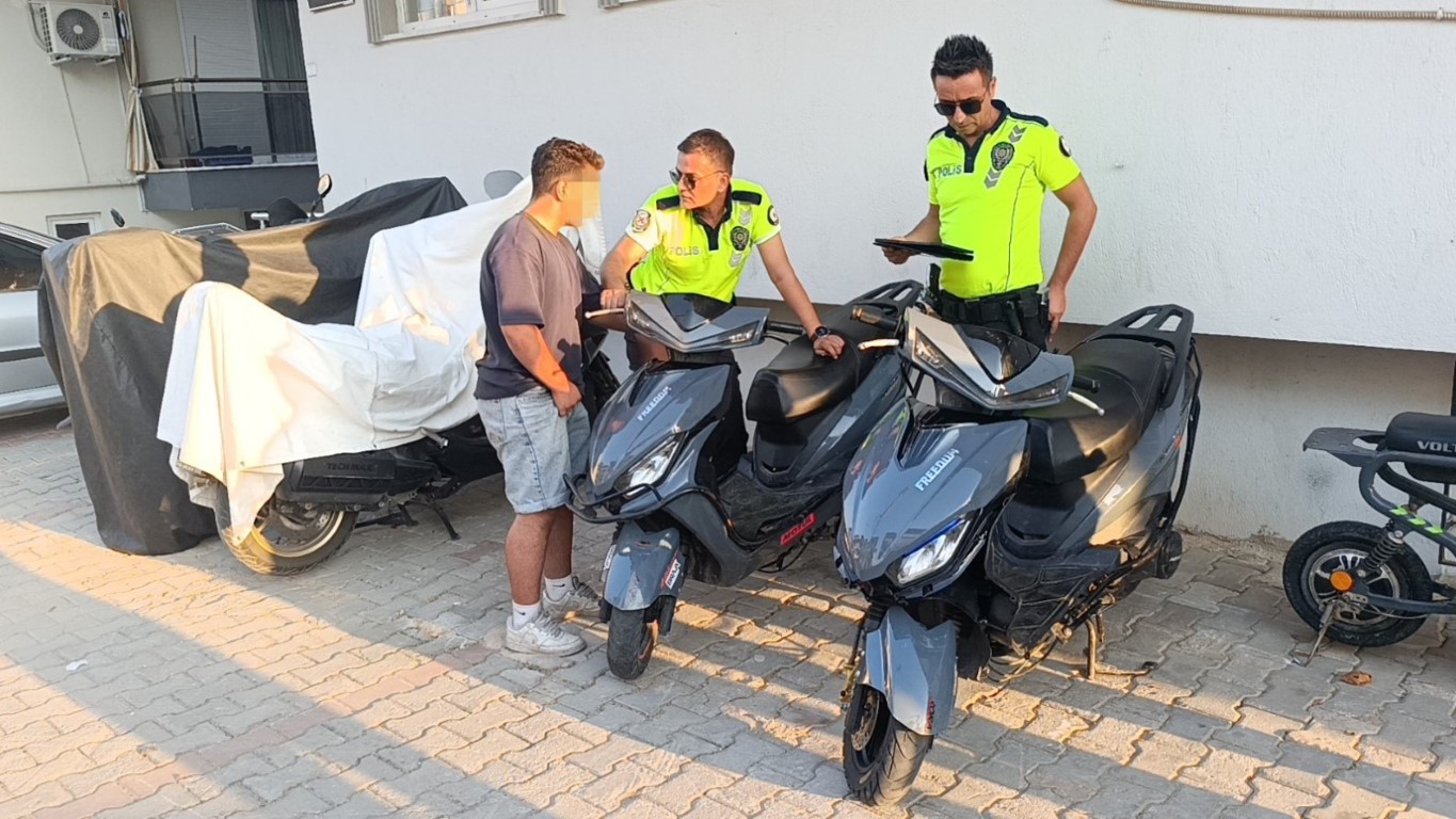 Motosikletleri bırakıp kaçtılar, yakalanınca