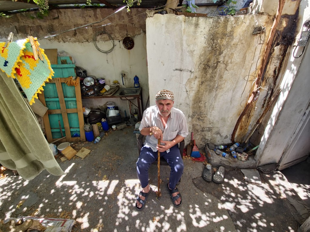 Baraka tarzı evde yaşam mücadelesi