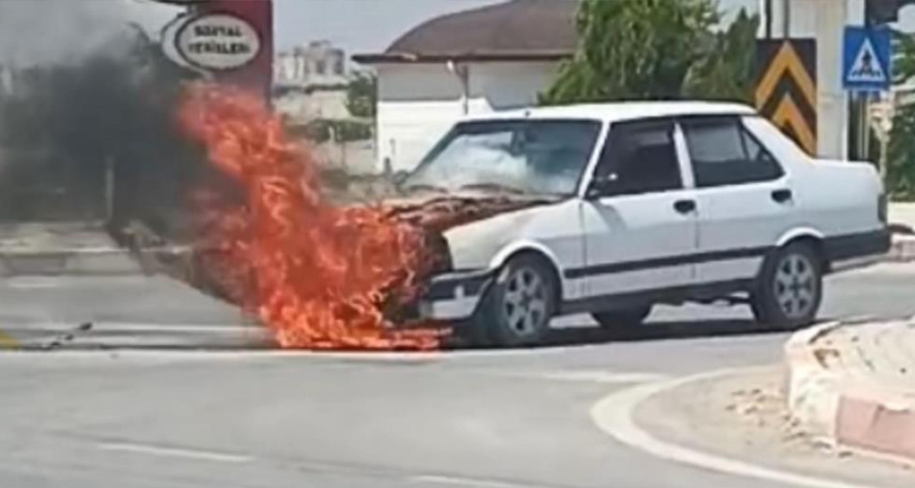 Karaman’da seyir halindeki otomobil alev alev yandı