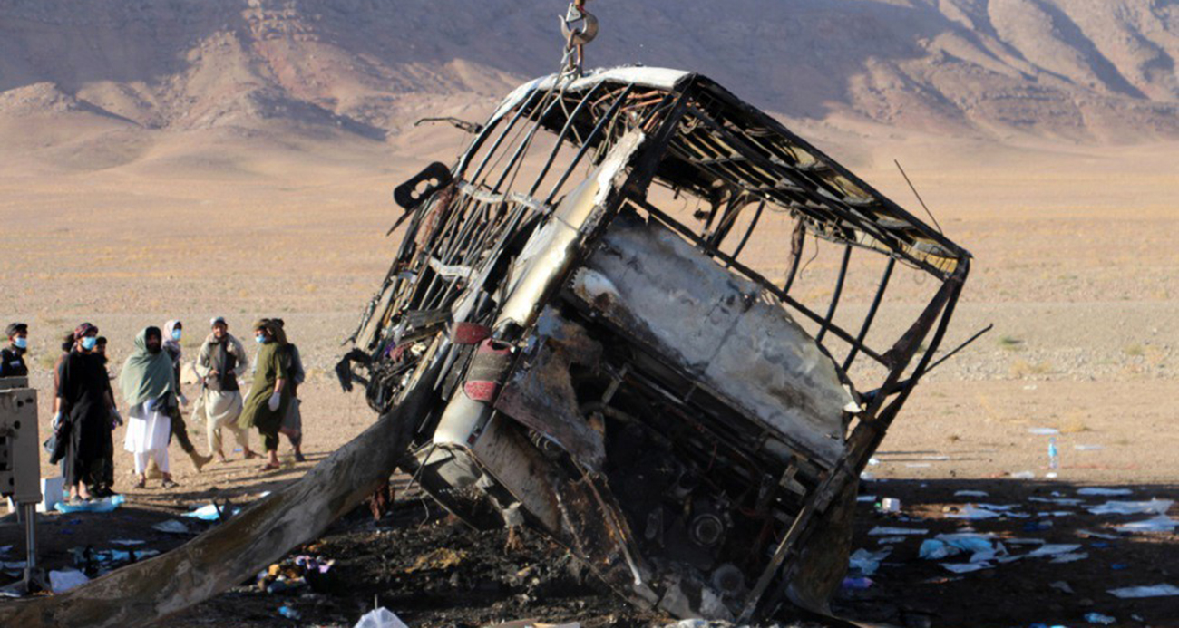 Afgan göçmenleri taşıyan otobüs kaza yaptı: 78 ölü