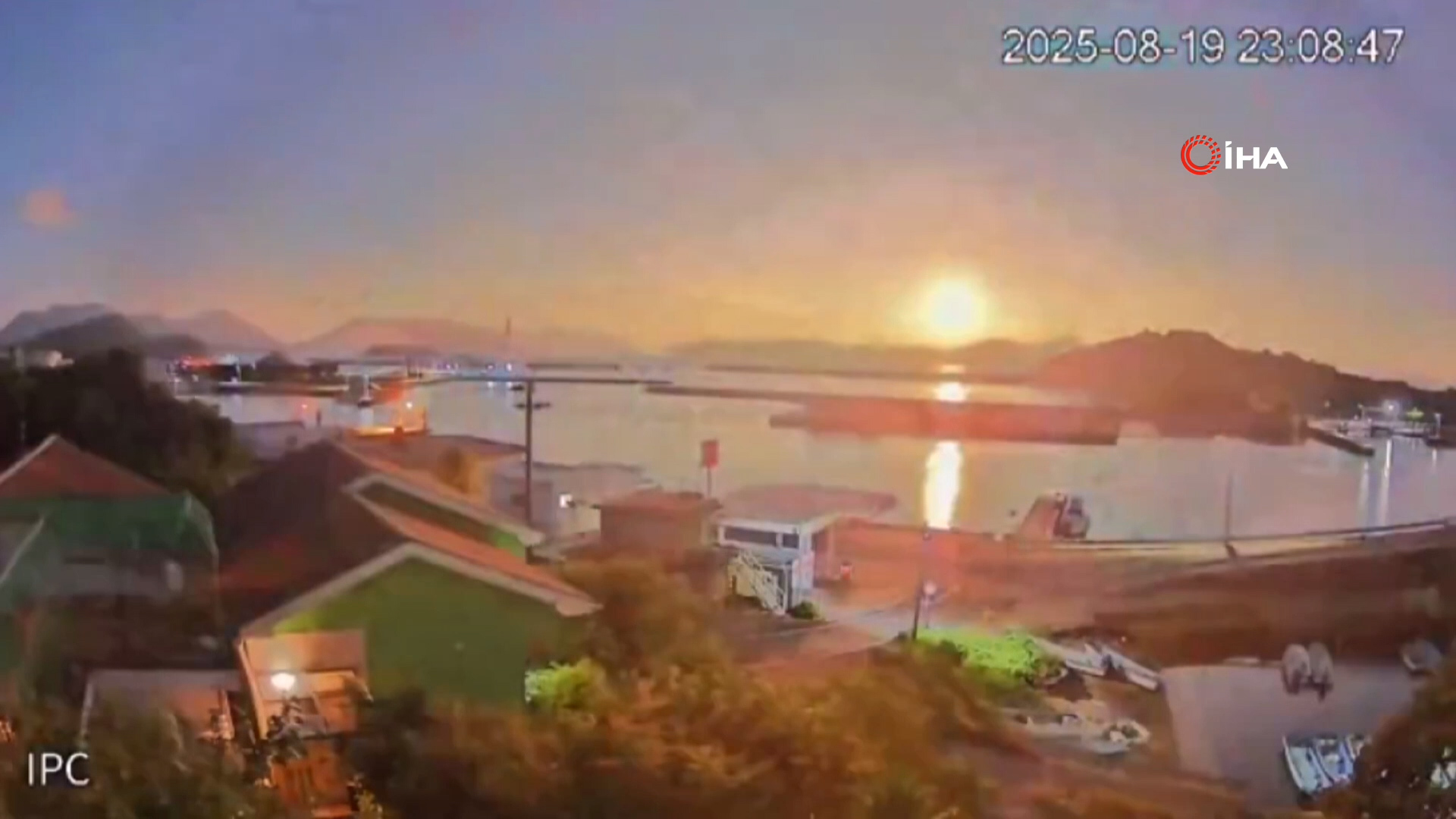 Japonya’da görülen "ateş topu" geceyi gündüze çevirdi