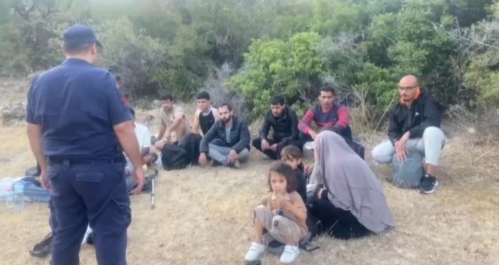 Faciaya ramak kala: 36 göçmen hayata tutundu