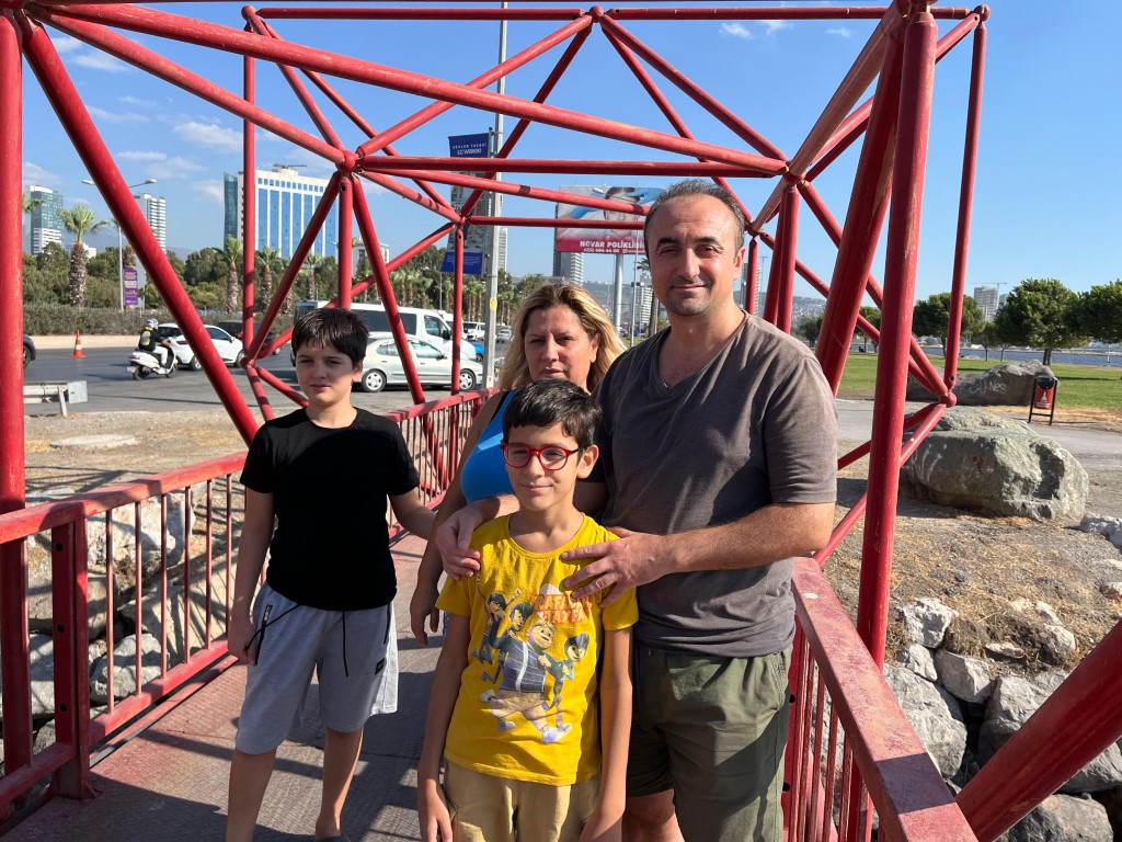 Körfezden gelen kötü koku İzmir’i sardı