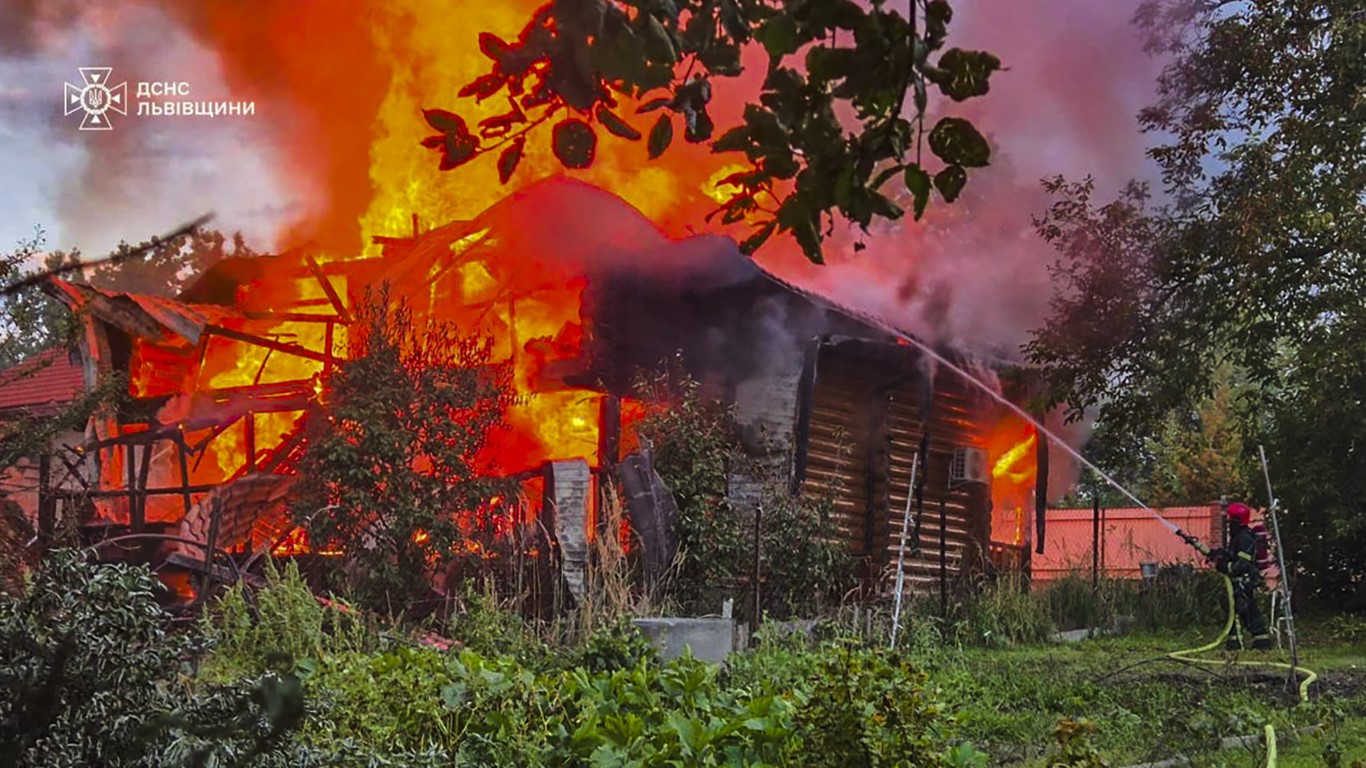 Rusya'dan Ukrayna'ya Ağustos ayının en büyük hava saldırısı: 1 ölü, 18 yaralı