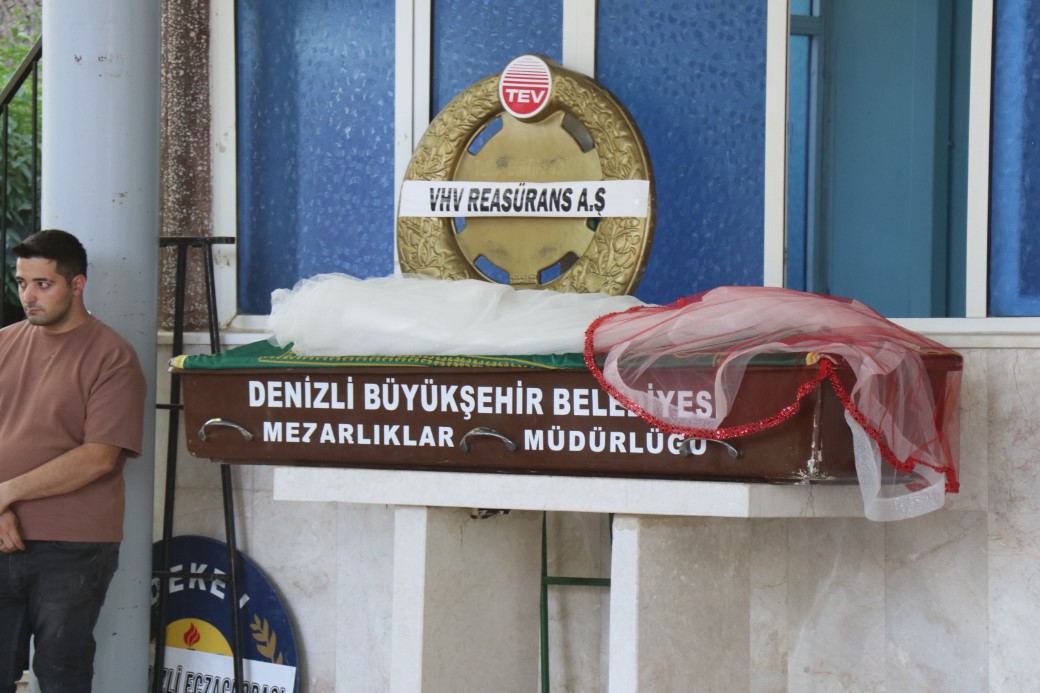 Doğum günü faciasında ölen genç kız, al duvaklı gelinlikle uğurlandı