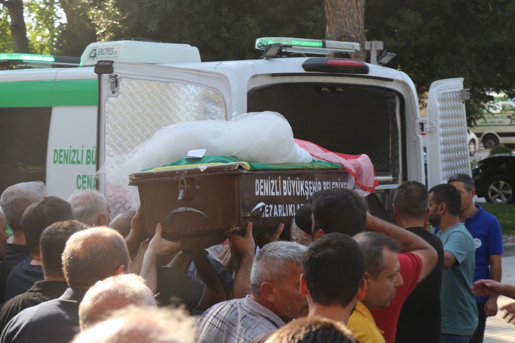 Doğum günü faciasında ölen genç kız son yolculuğuna al duvaklı gelinlikle uğurlandı