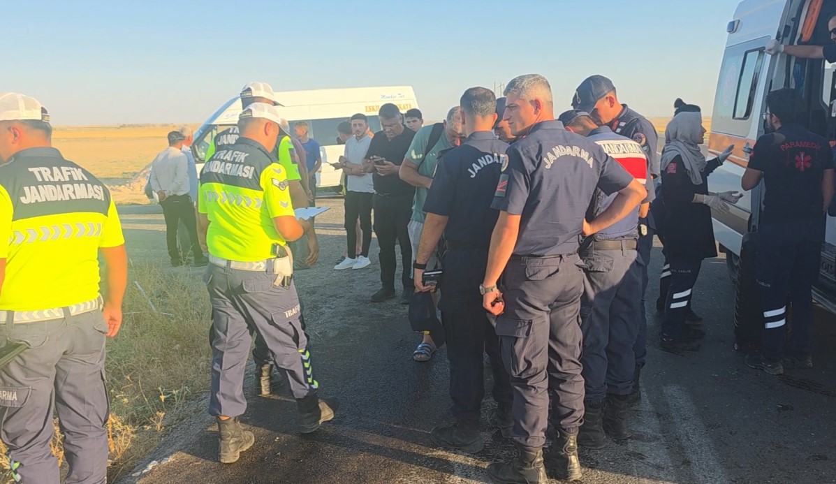 Aksaray’da kazada iki otomobil mısır tarlasına savruldu: 7 yaralı