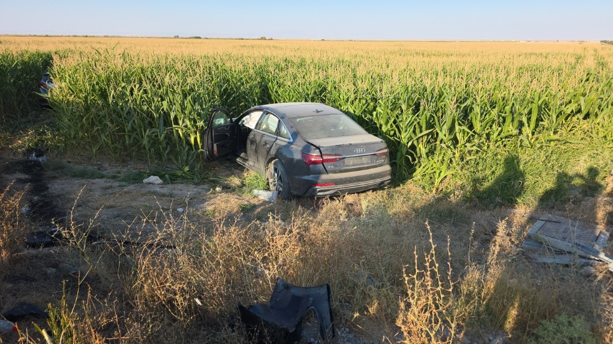 Aksaray’da kazada iki otomobil mısır tarlasına savruldu: 7 yaralı