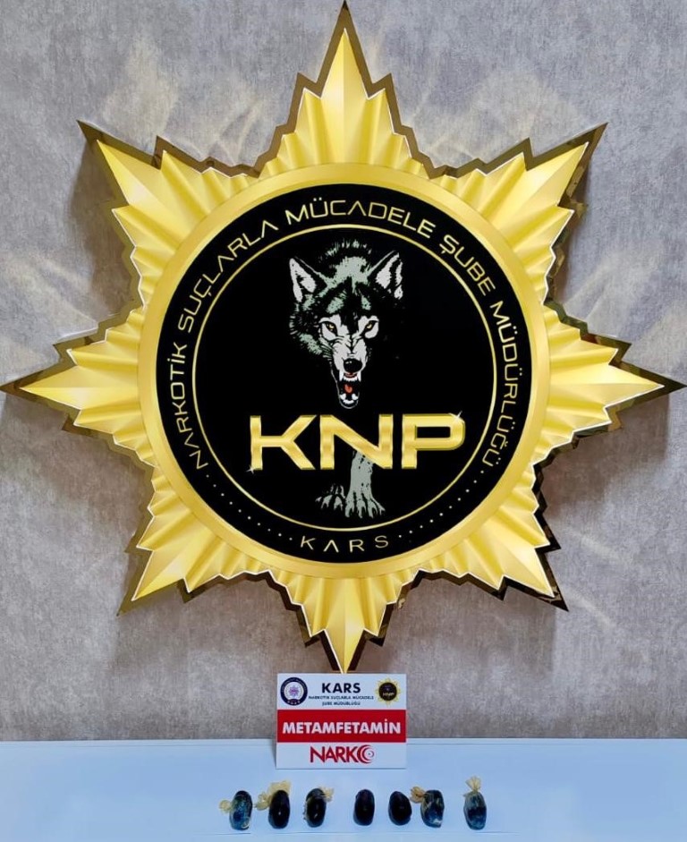 Kars’ta İranlı kuryenin makatından uyuşturucu çıktı