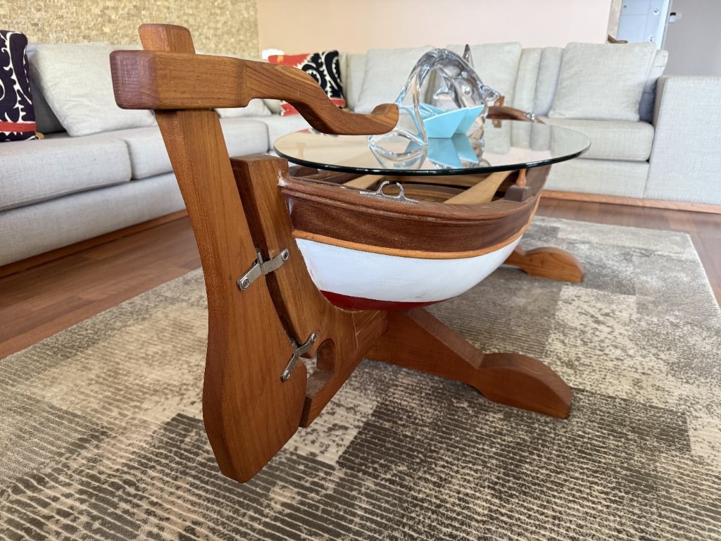 Hobi amaçlı ürettiği maket tekneleri evinin duvarına dekor yaptı