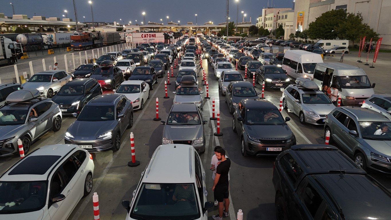 Kapıkule’de gurbetçilerin hüzünlü dönüş yolculuğu