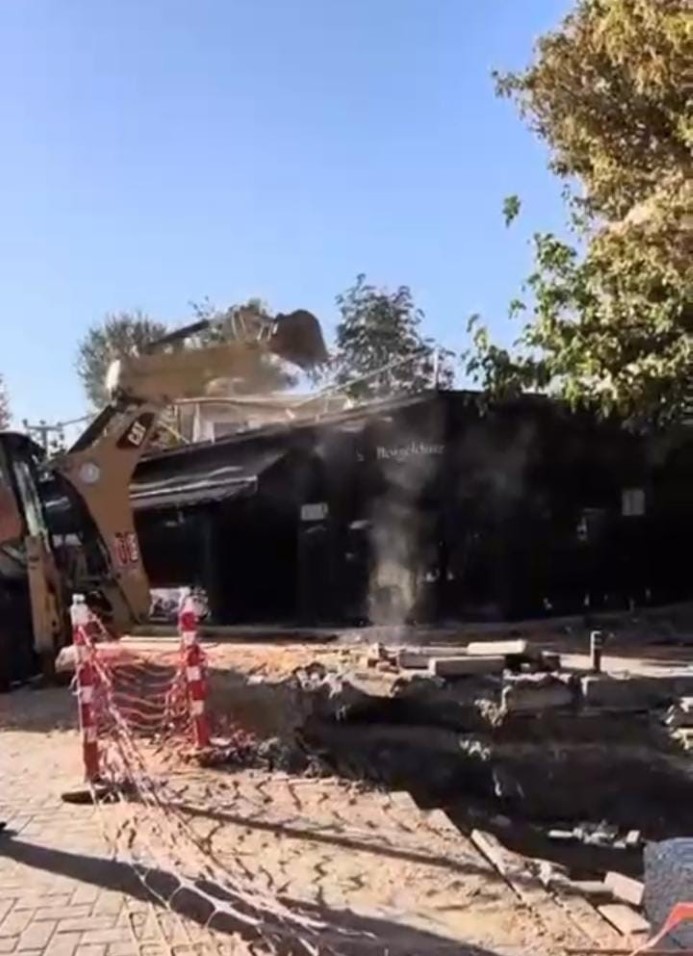 Bursa’da kafeterya yıkımında ortalık karıştı: Bir polis yaralı