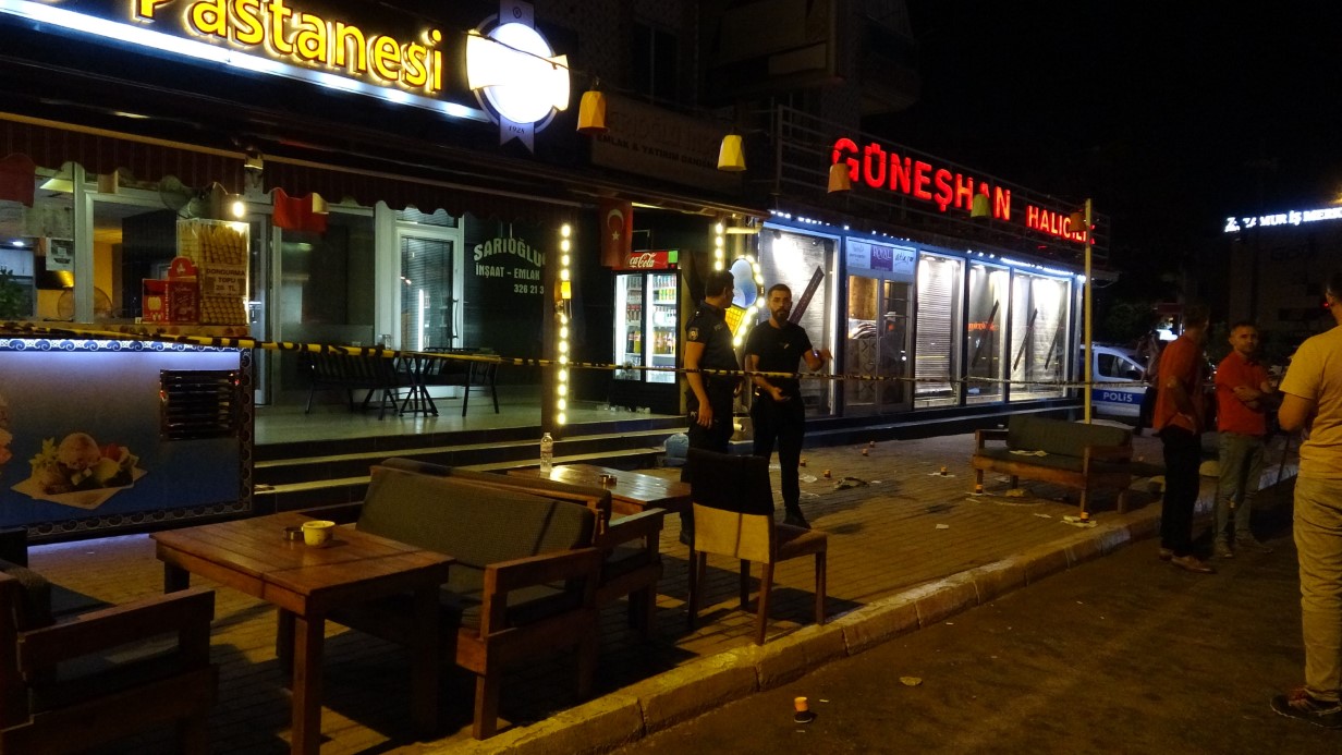 Pastanedeki tartışma kavgaya dönüştü: 3 ölü