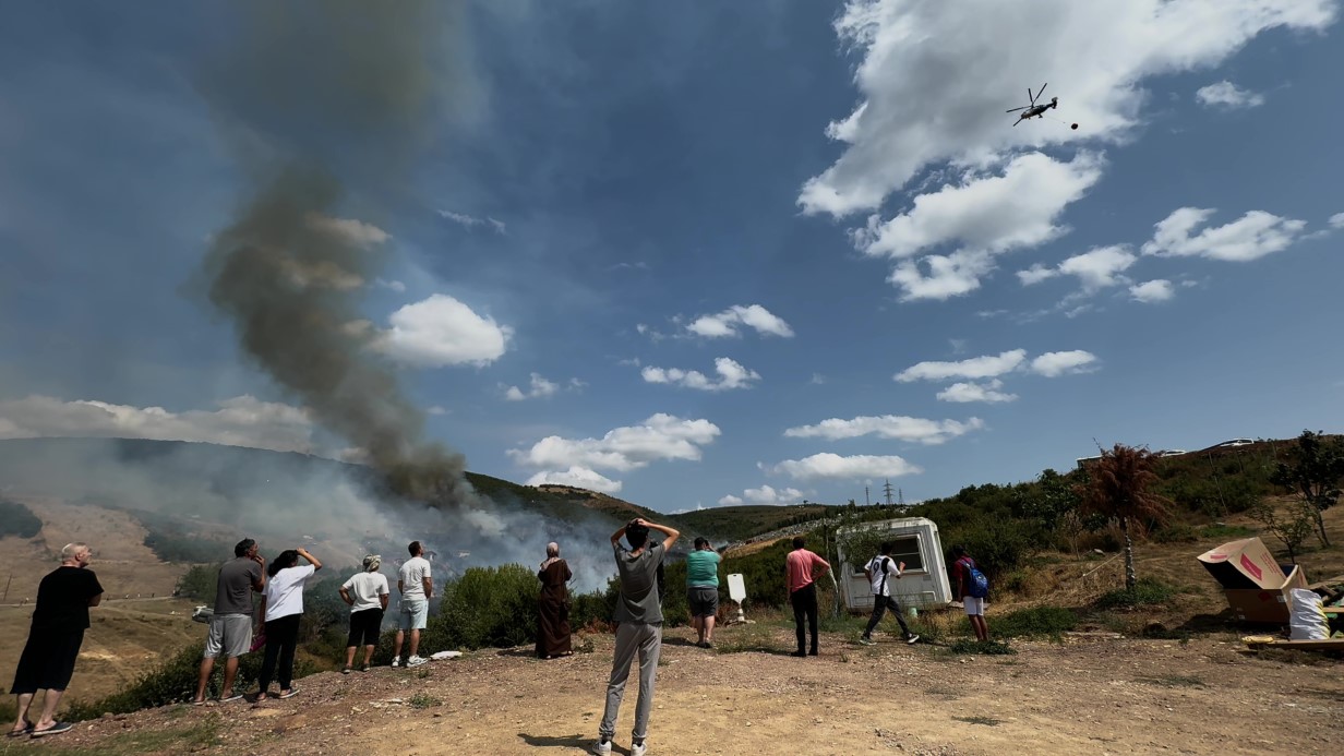 Kocaeli’de orman yangınına havadan ve karadan müdahale: Alevler evlere de sıçradı