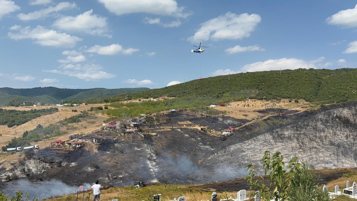 Kocaeli’de çıkan yangın 2 saatte söndürüldü: 5 ev ve eklentileri zarar gördü
