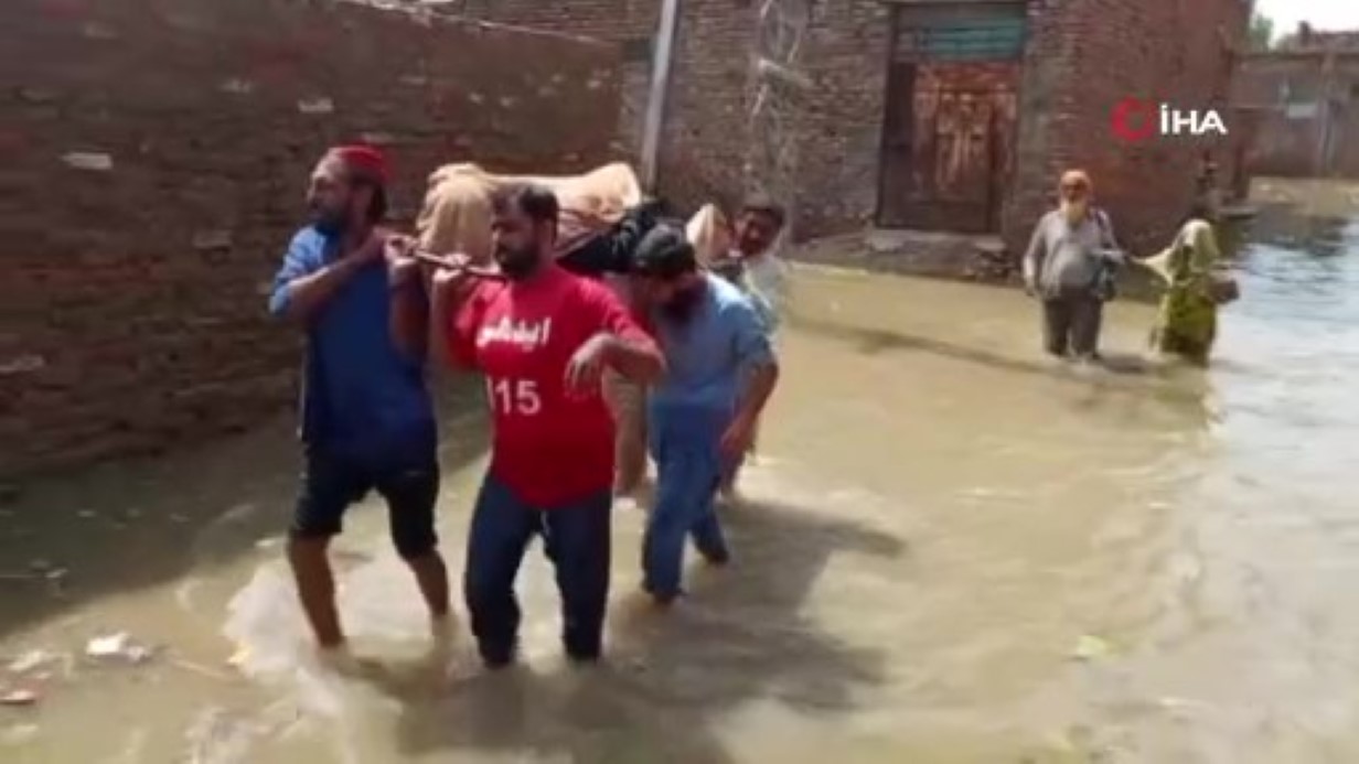 Pakistan’da muson yağışları nedeniyle can kaybı 785’e yükseldi