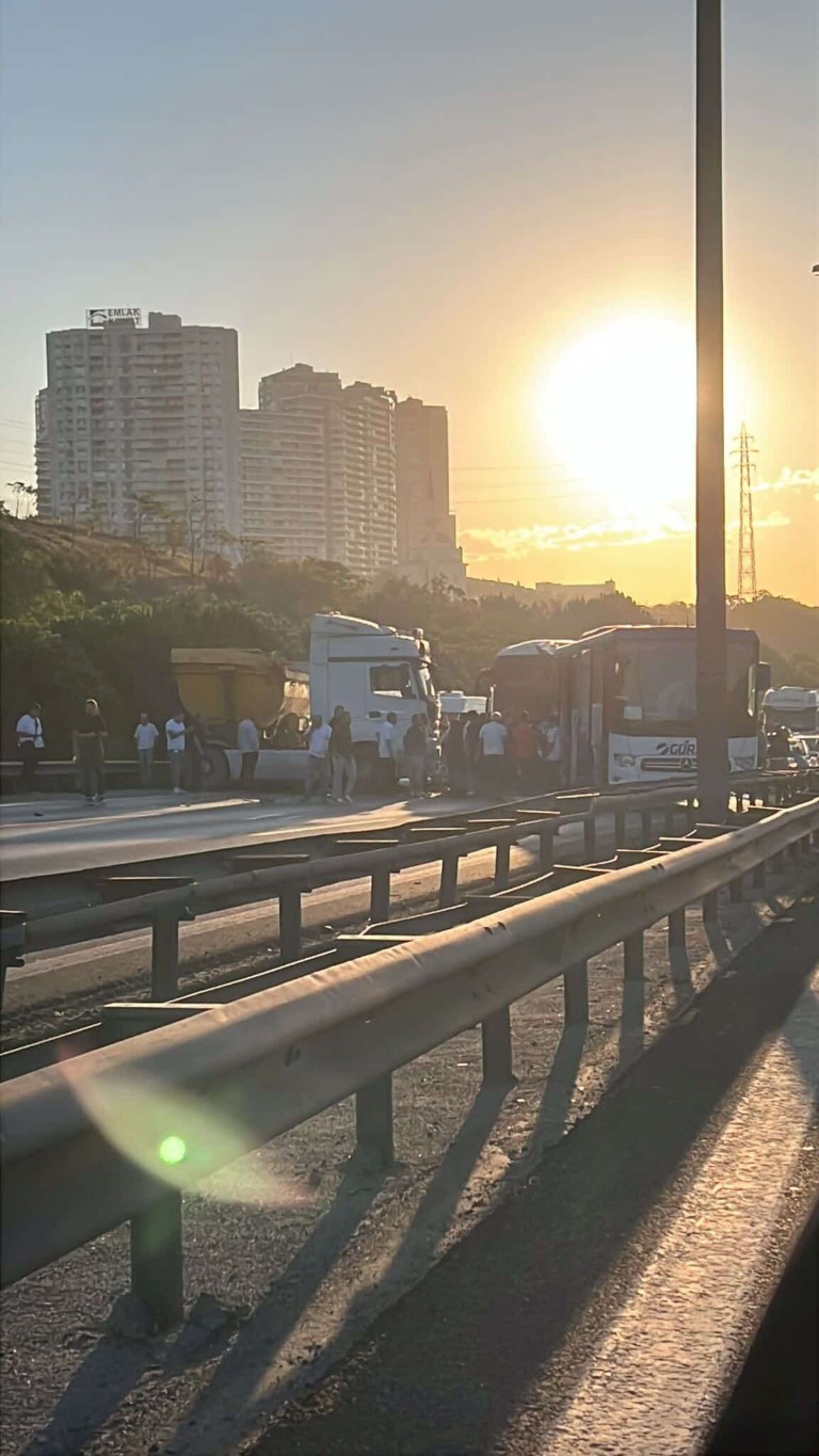 TEM Otoyolu'nda feci kaza: 1 ölü, 16 yaralı