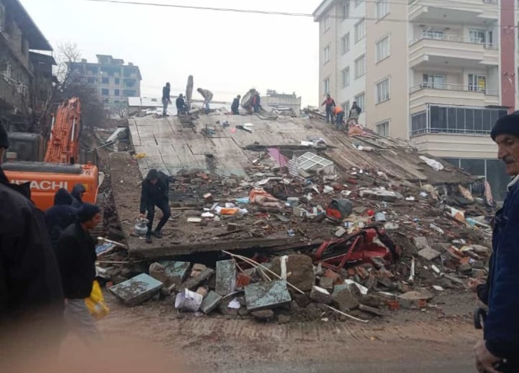 İki oğlunu kaybeden depremzede baba: 