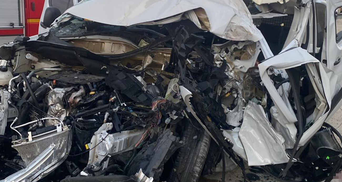 Hafif ticari araç tıra arkadan çaptı: 1 ölü, 1 yaralı