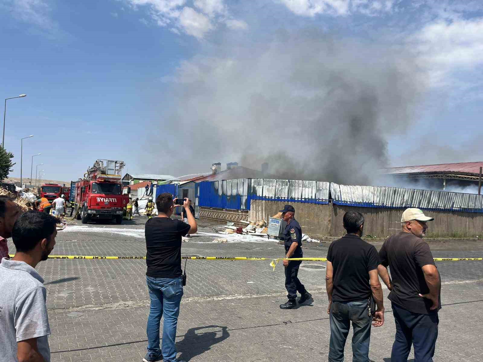 Eskişehir’de geri dönüşüm fabrikasında büyük yangın