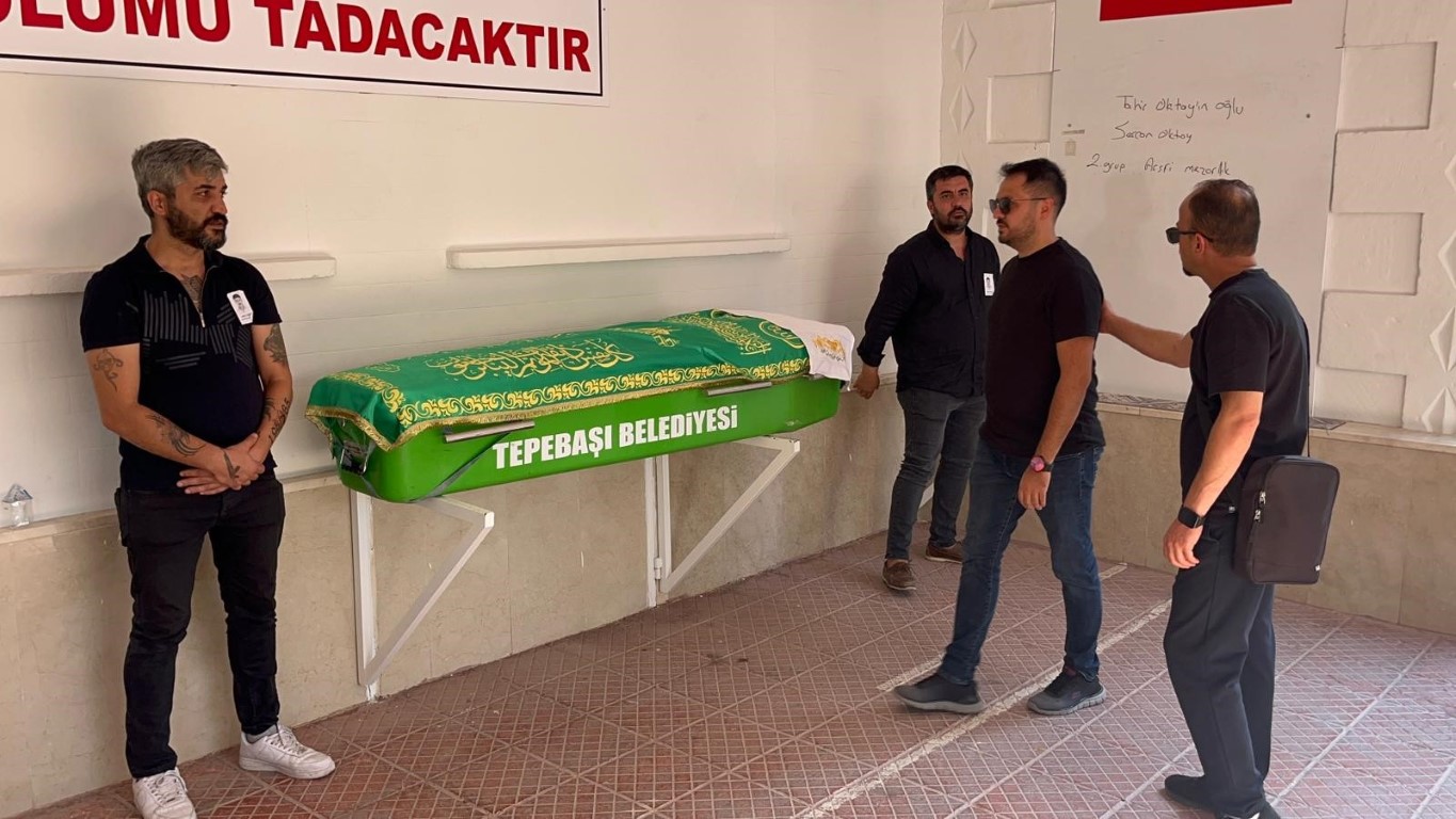 Arkadaşı tarafından tüfekle vurulan 32 yaşındaki adam son yolculuğuna uğurlandı