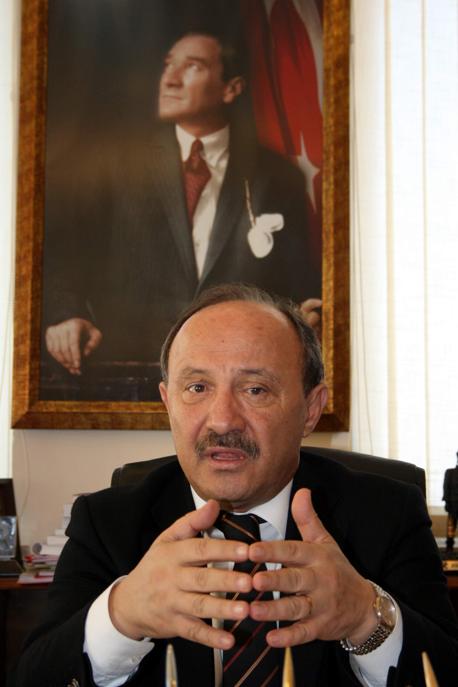Eski belediye başkanı ölümden döndü