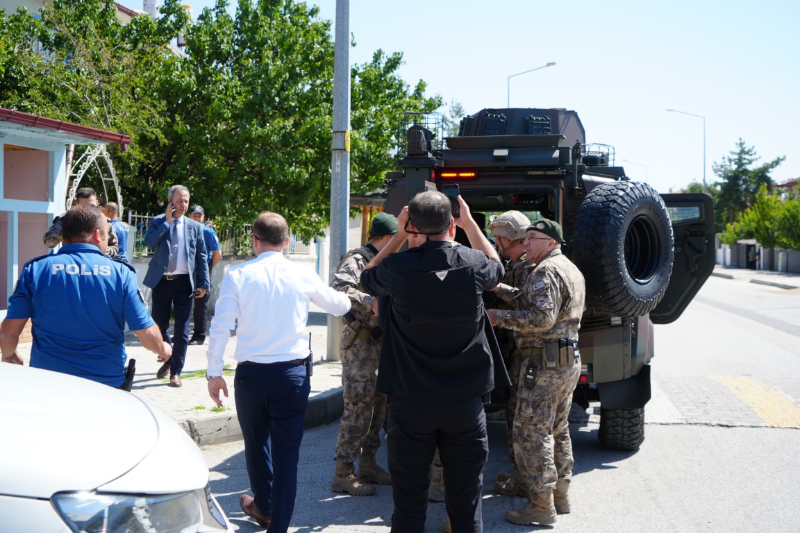 Erzincan’da 1 kişiyi öldürüp 1 kişiyi yaralayan şahıs özel harekât operasyonuyla evde yakalandı