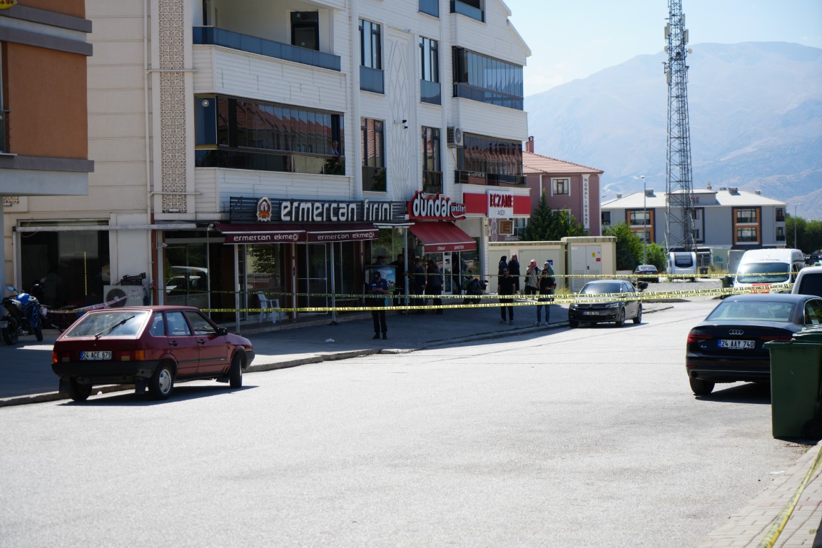 Erzincan’da 1 kişiyi öldürüp 1 kişiyi yaralayan şahıs özel harekât operasyonuyla evde yakalandı