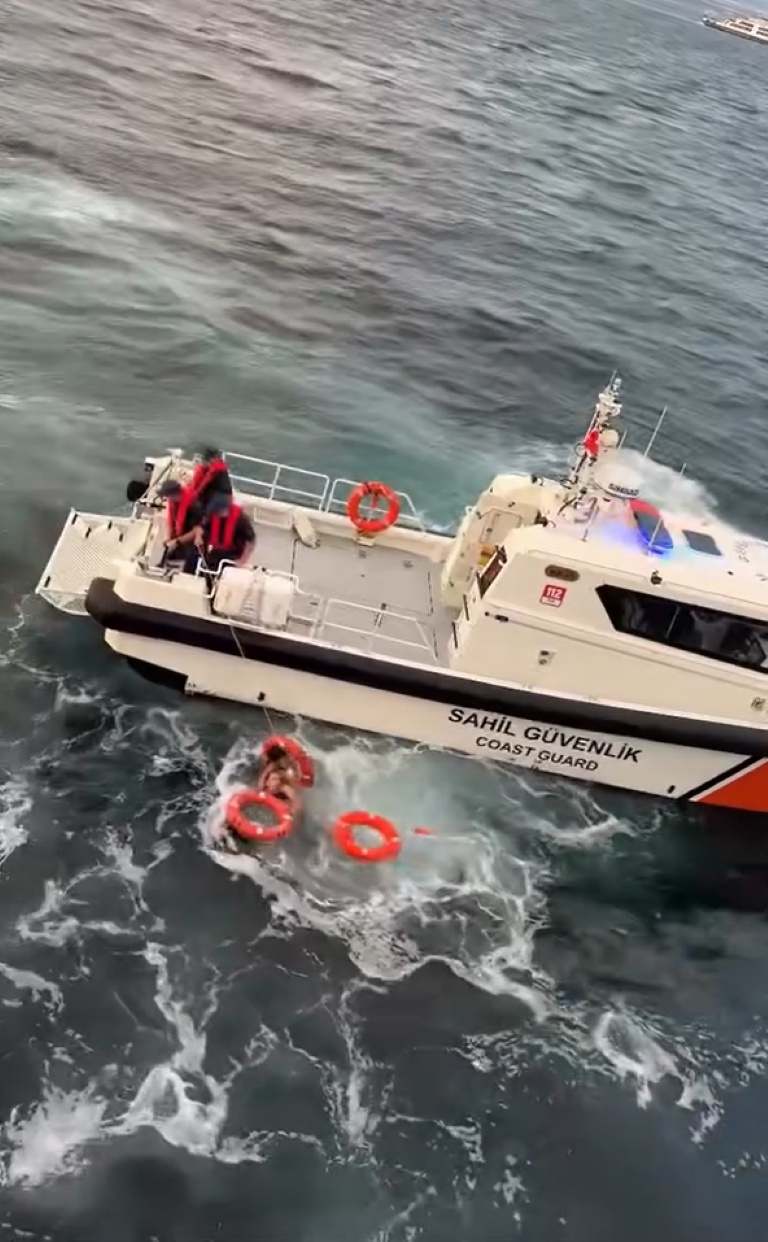 Feribottan denize atlayan yolcunun görüntüleri ortaya çıktı