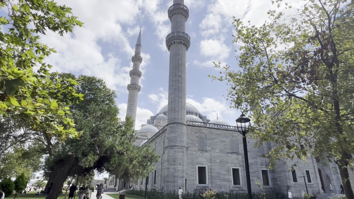 Tarihi Süleymaniye Camii’nde hırsızlık: Mozaik taşların çalındığı iddiası