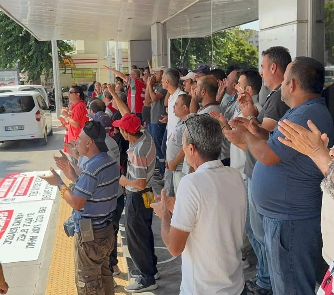 Karşıyaka Belediyesi’nde sular durulmuyor: İşçiler de memurlar da grevde