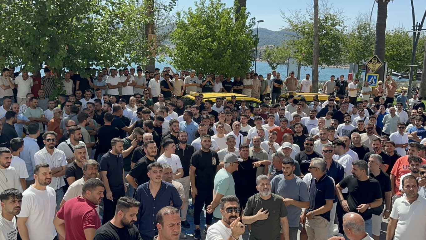 Marmaris’te Kapalıçarşı esnafı kesilen cezaları protesto etti