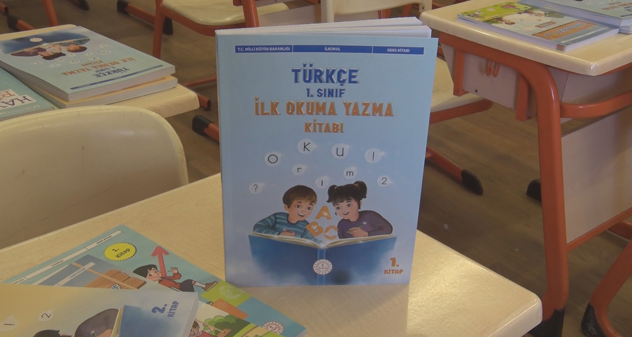 Ücretsiz ders kitapları sıralardaki yerini aldı