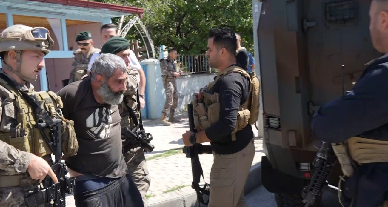 1 kişiyi öldürüp 1 kişiyi yaralayan şahıs evde yakalandı