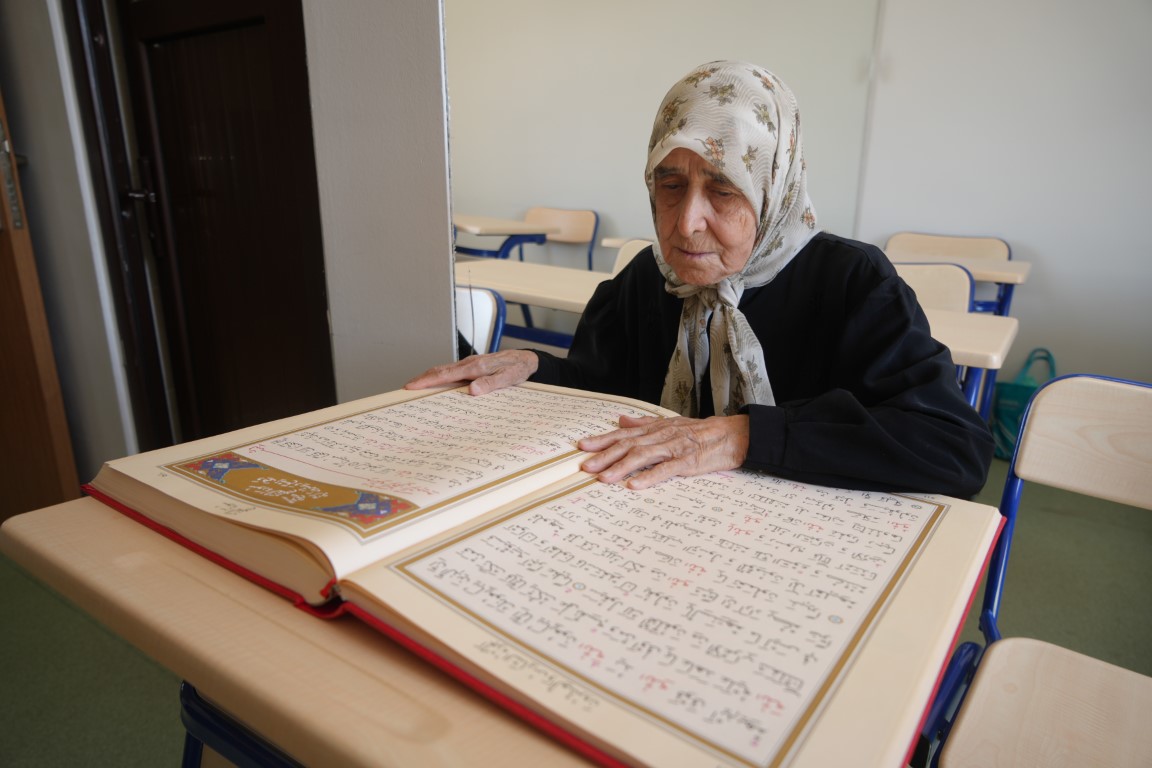 87 yaşında Kur’an-ı Kerim okumayı öğrendi