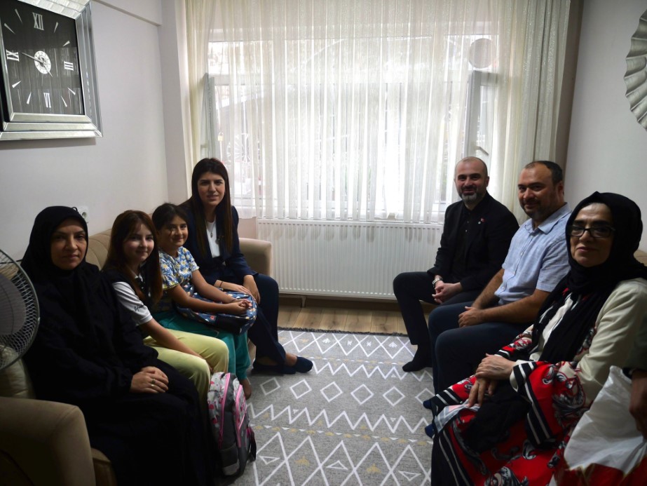 AK Parti İstanbul Milletvekili Derya Ayaydın Fatih’te vatandaşlarla buluştu