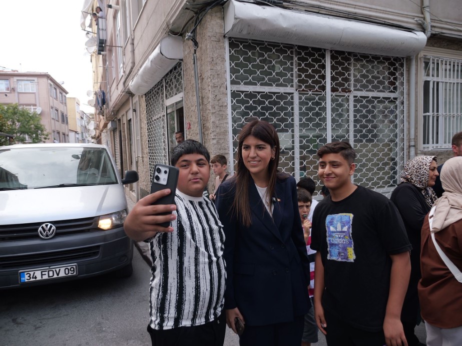 AK Parti İstanbul Milletvekili Derya Ayaydın Fatih’te vatandaşlarla buluştu