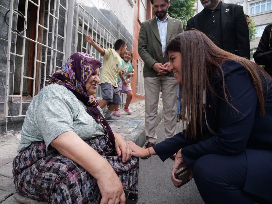 AK Parti İstanbul Milletvekili Derya Ayaydın Fatih’te vatandaşlarla buluştu
