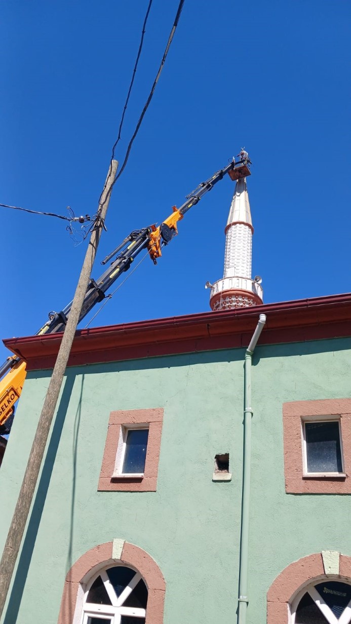 Sındırgı’da depremde cami ve minareler ağır hasar aldı