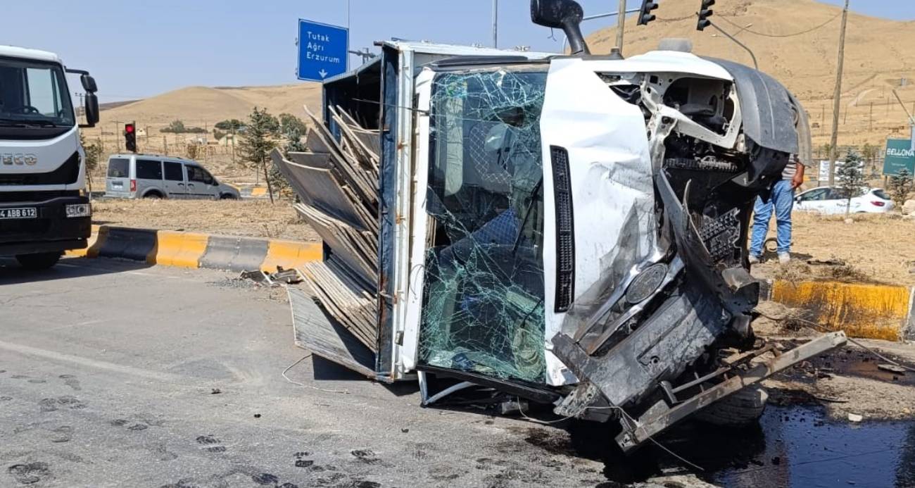 Ağrı’da kırmızı ışık ihlali kazaya yol açtı: 8 yaralı