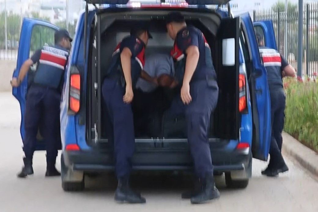 Kiracısının ölümüne neden olan öğretmen gözyaşı döktü