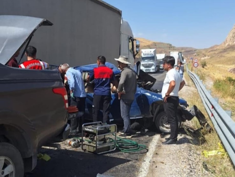 Hakkari-Van karayolunda feci kaza: 3 ölü, 2 yaralı