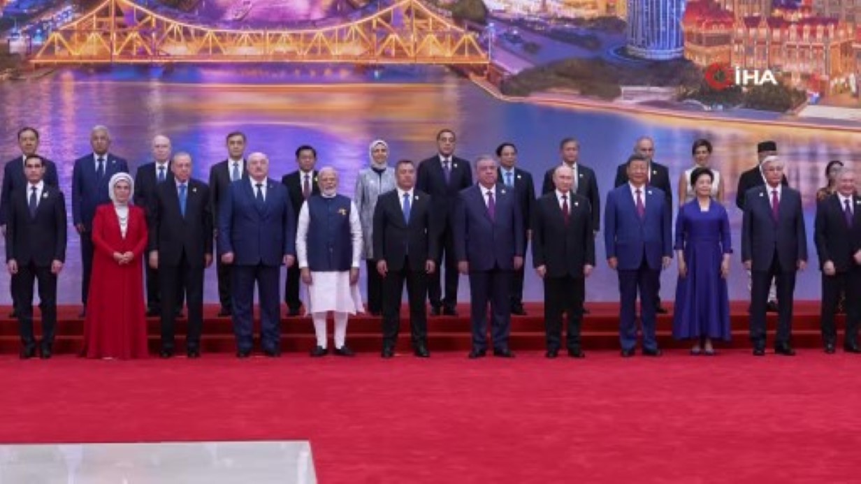 Cumhurbaşkanı Erdoğan, ŞİÖ Zirvesi’nde aile fotoğrafına katıldı