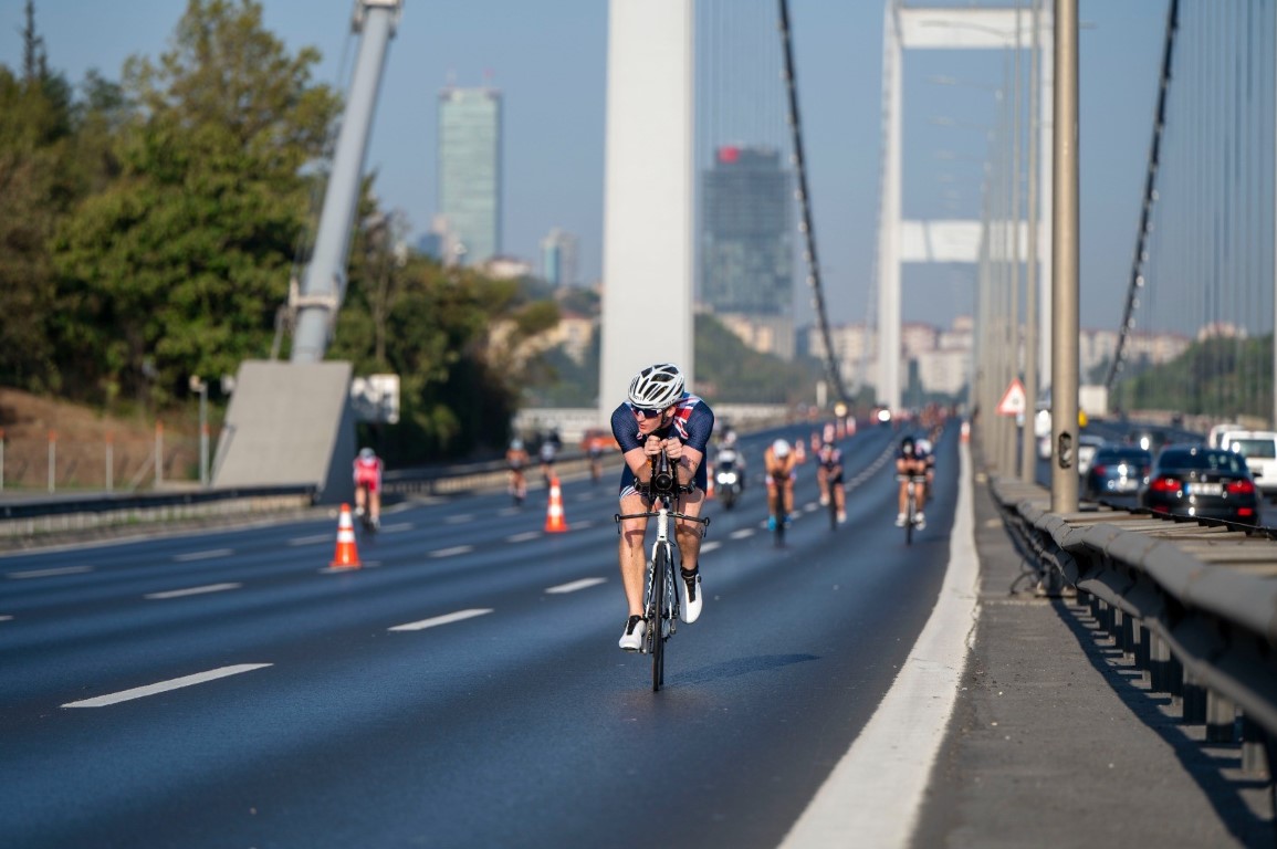 Dünyanın ilk Asya ve Avrupa Triatlon Şampiyonası İstanbul’da yapıldı