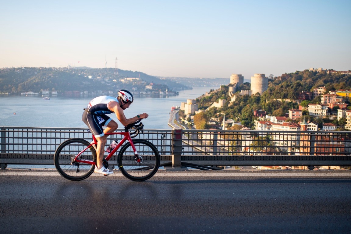 Dünyanın ilk Asya ve Avrupa Triatlon Şampiyonası İstanbul’da yapıldı