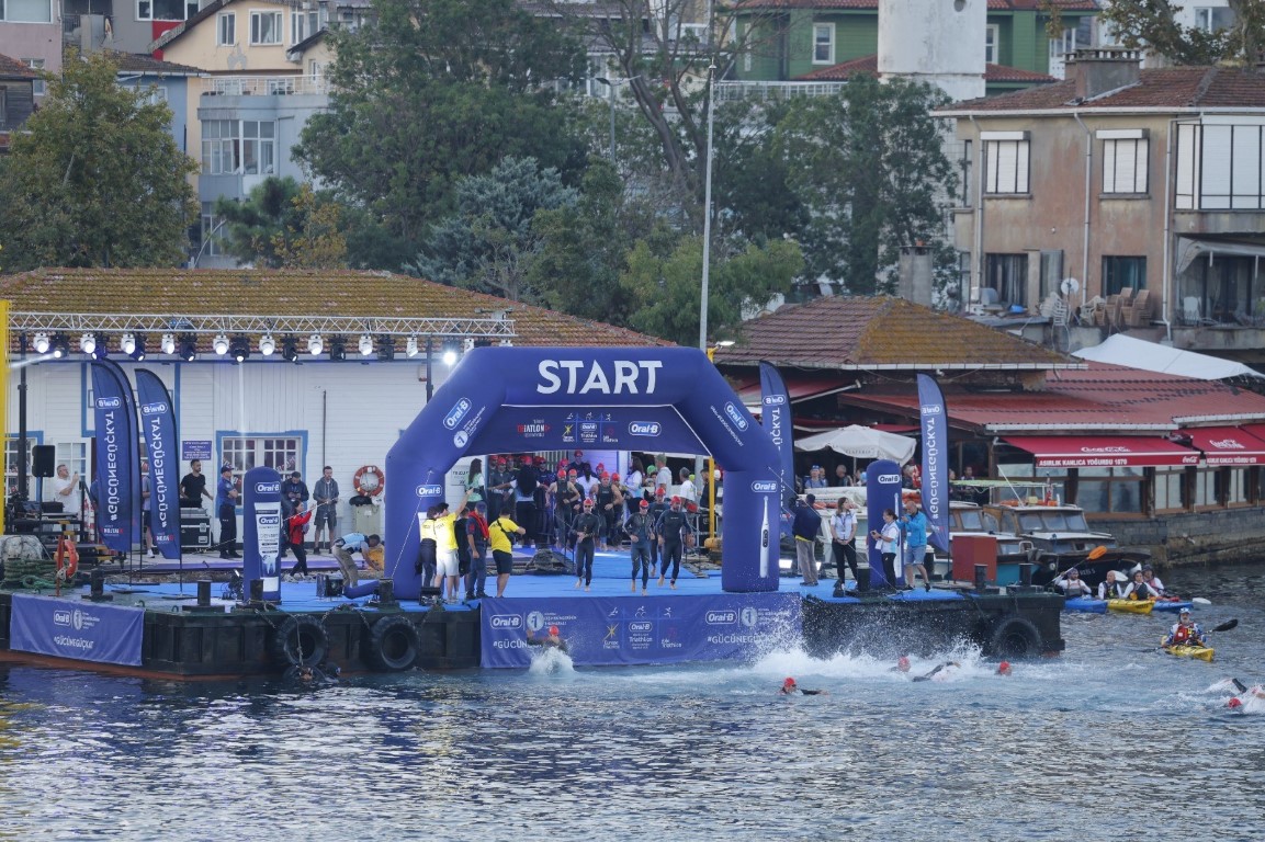 Dünyanın ilk Asya ve Avrupa Triatlon Şampiyonası İstanbul’da yapıldı