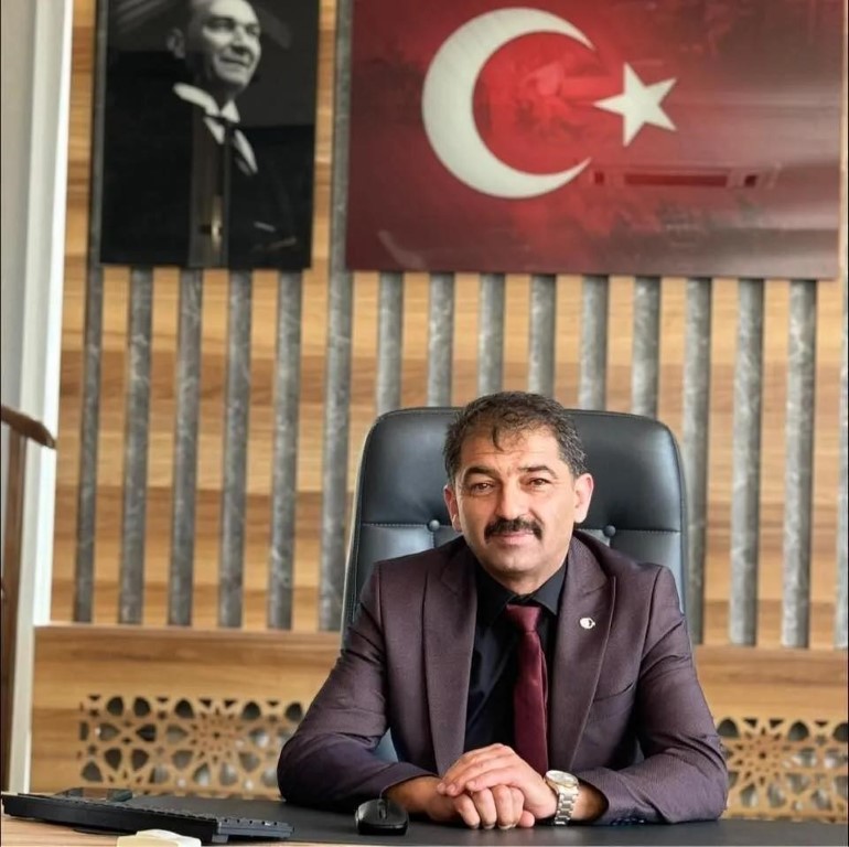 Zabıtayı sopayla döven dayakçı başkanın dosyası kabarık çıktı