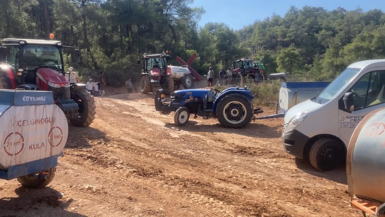 Evini yangından korumak için mücadele ederken kalp krizi geçirdi
