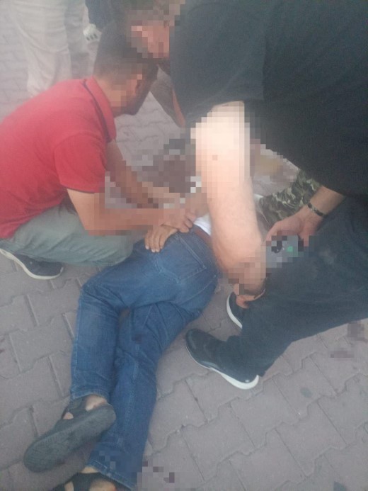 Karnından bıçaklanan taksi şoförü ağır yaralandı